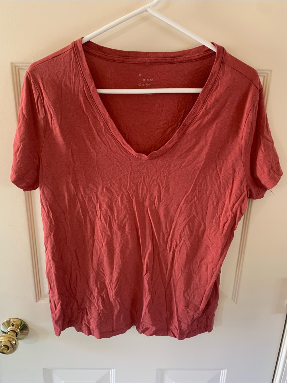 a new day V-neck Short Sleeve Tee in Dusty Rose